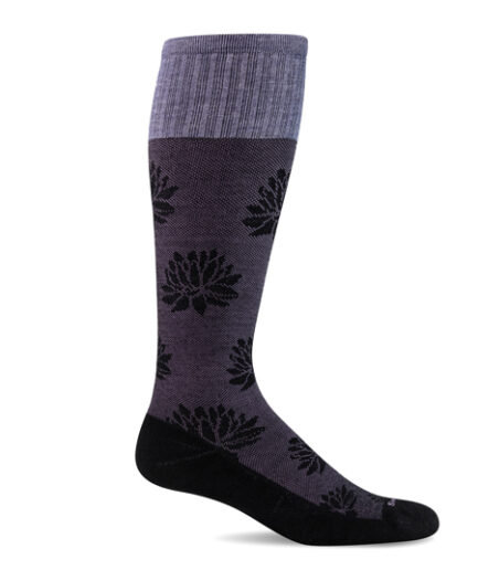 Sockwell Kompressionssocken mit Merinowolle in schwarz/violet mit Lotusblumen, Kompression entspricht Klasse 2