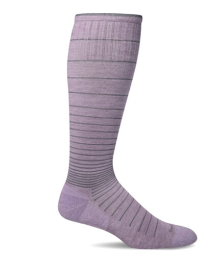 Sockwell Kompressionssocken mit Merinowolle in violet mit grauen Streifen, Kompression entspricht Klasse 1